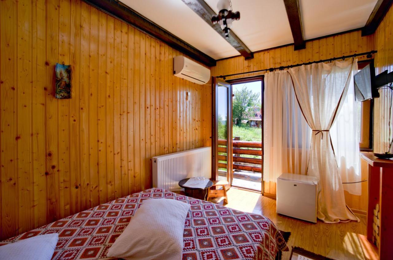 Pensiunea La Maria Lu' Sandoiu Hotel Poenari Ngoại thất bức ảnh