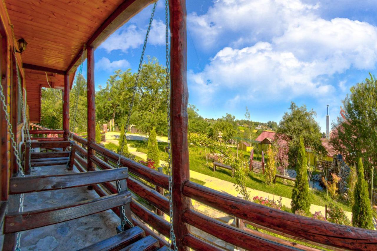Pensiunea La Maria Lu' Sandoiu Hotel Poenari Ngoại thất bức ảnh