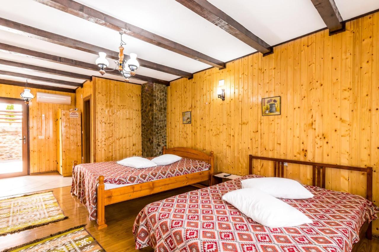 Pensiunea La Maria Lu' Sandoiu Hotel Poenari Ngoại thất bức ảnh