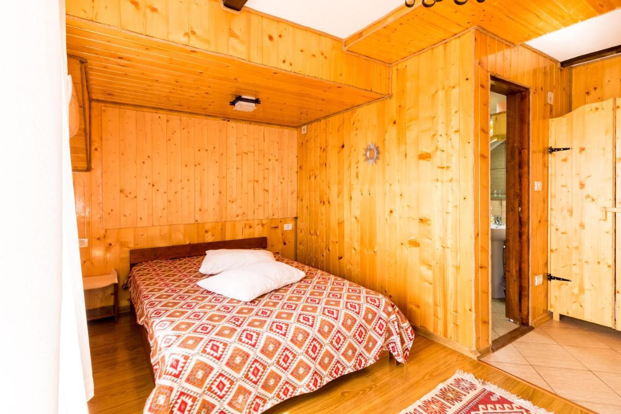 Pensiunea La Maria Lu' Sandoiu Hotel Poenari Ngoại thất bức ảnh