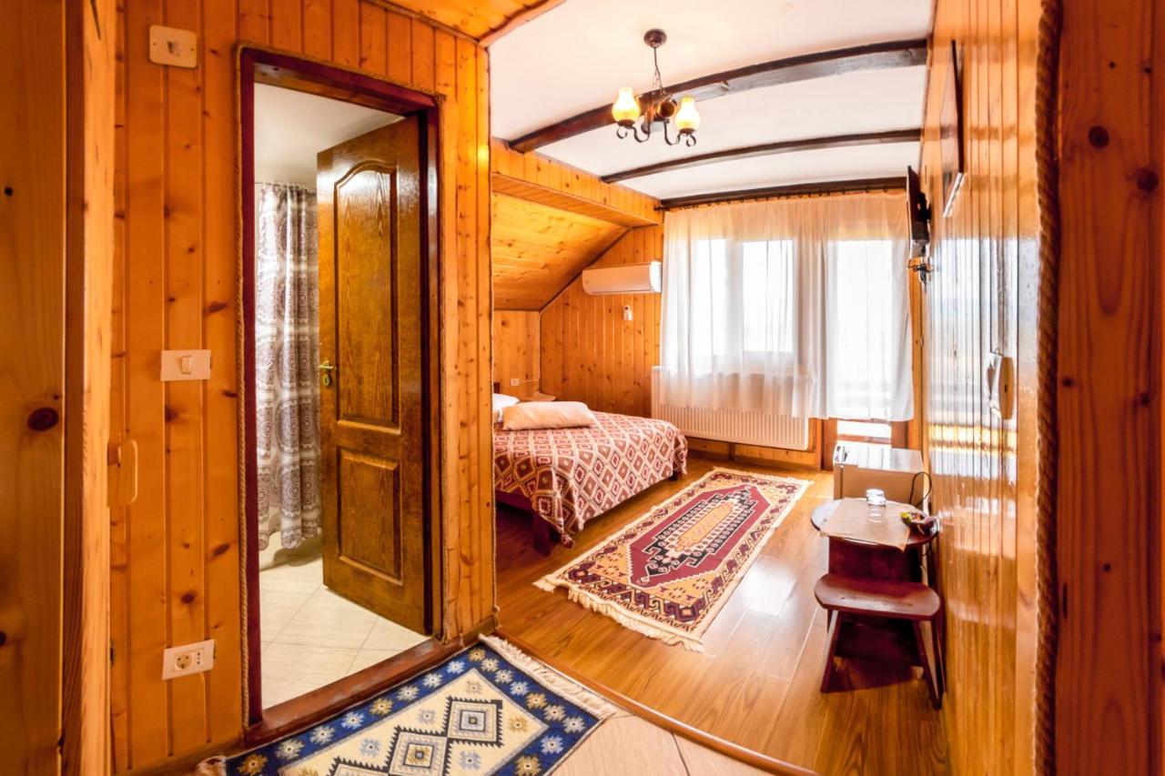 Pensiunea La Maria Lu' Sandoiu Hotel Poenari Ngoại thất bức ảnh