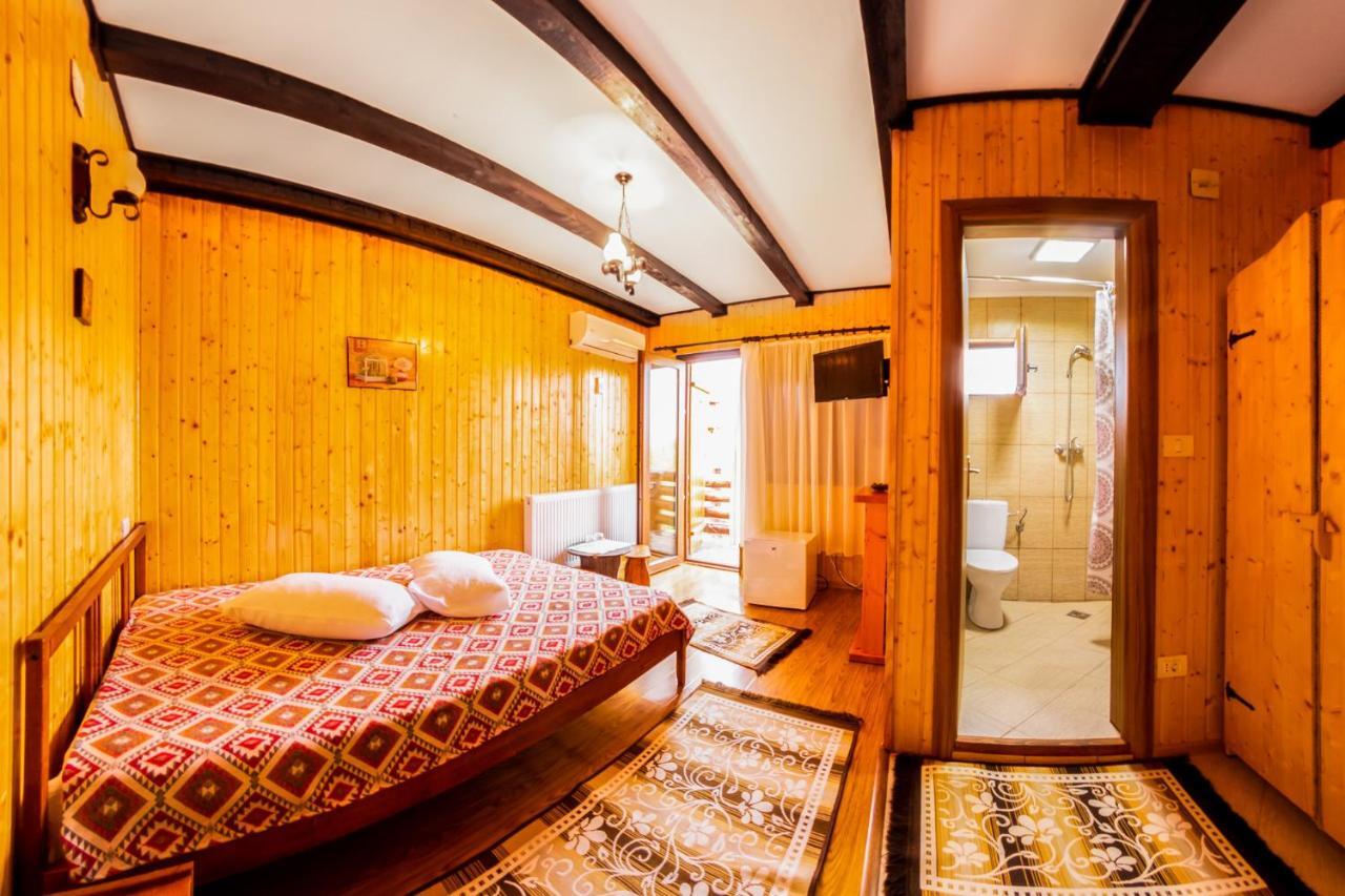 Pensiunea La Maria Lu' Sandoiu Hotel Poenari Ngoại thất bức ảnh