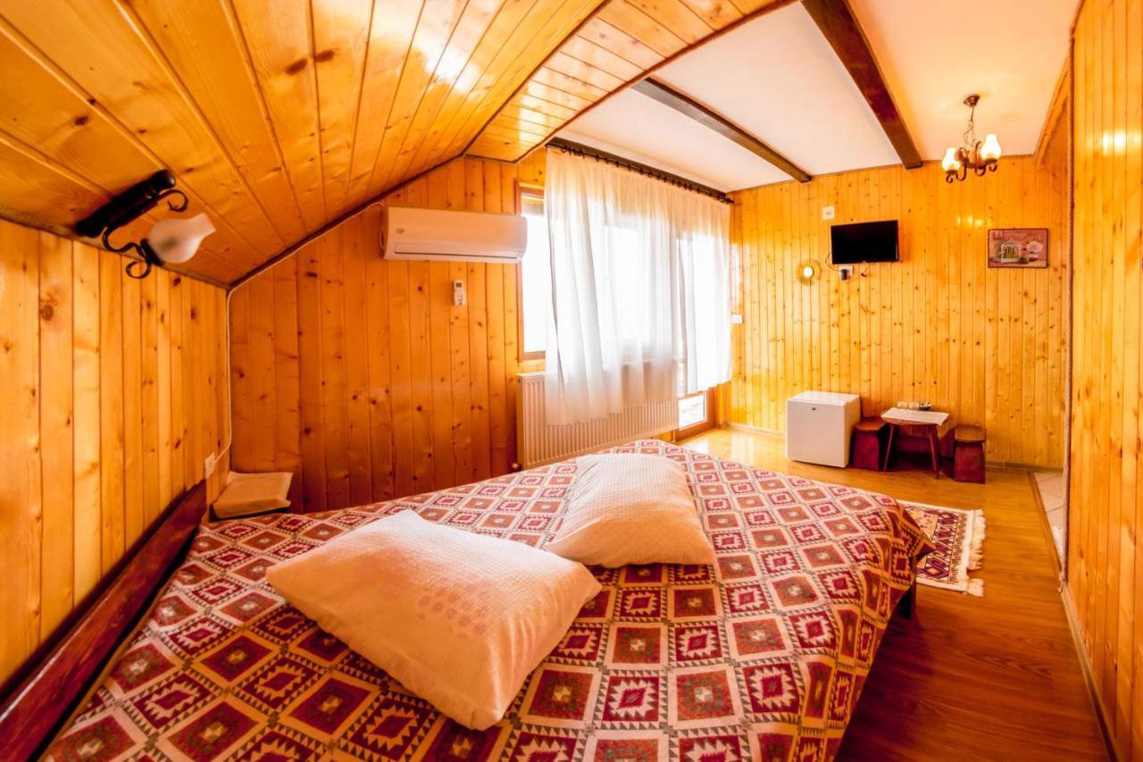 Pensiunea La Maria Lu' Sandoiu Hotel Poenari Ngoại thất bức ảnh